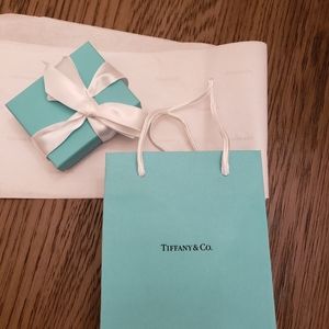 TIFFANY & CO BLUE JEWELRY BOX GIFT BAG TISSUE P…
